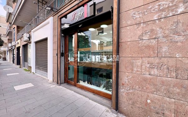 locale commerciale in vendita ad Aversa