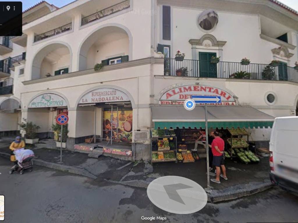 negozio in vendita ad Aversa