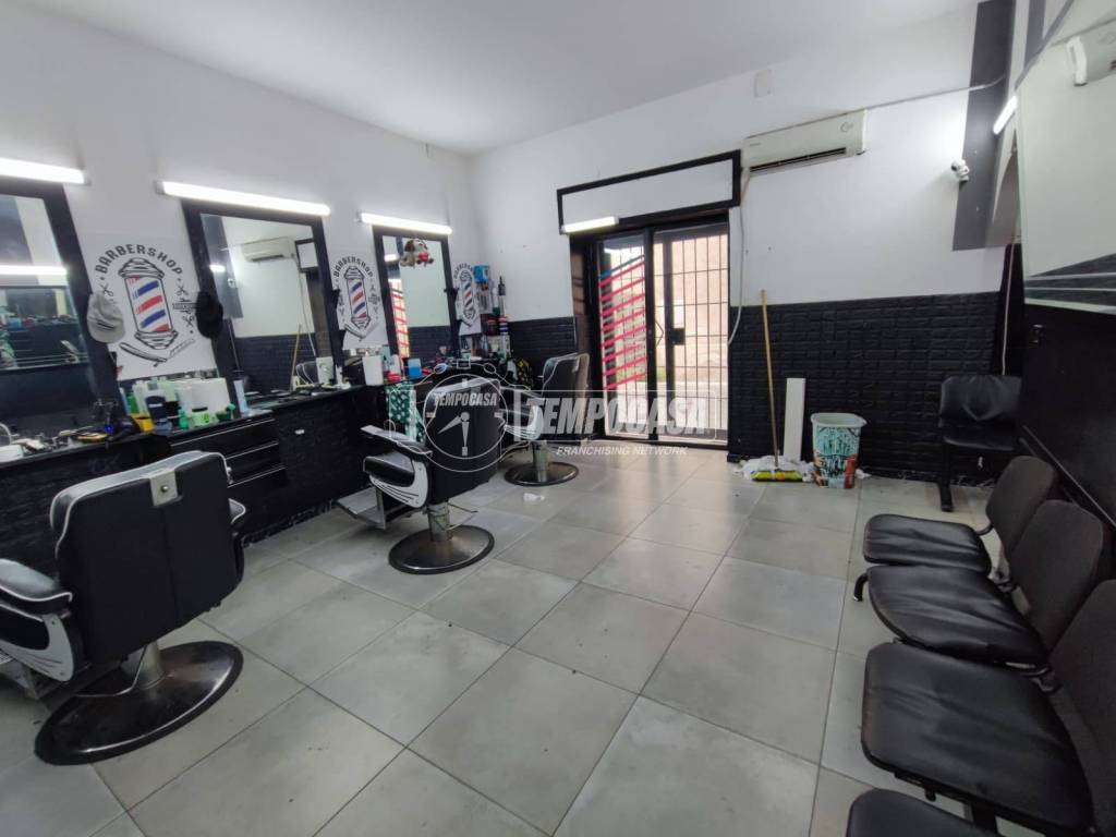 negozio in vendita ad Aversa