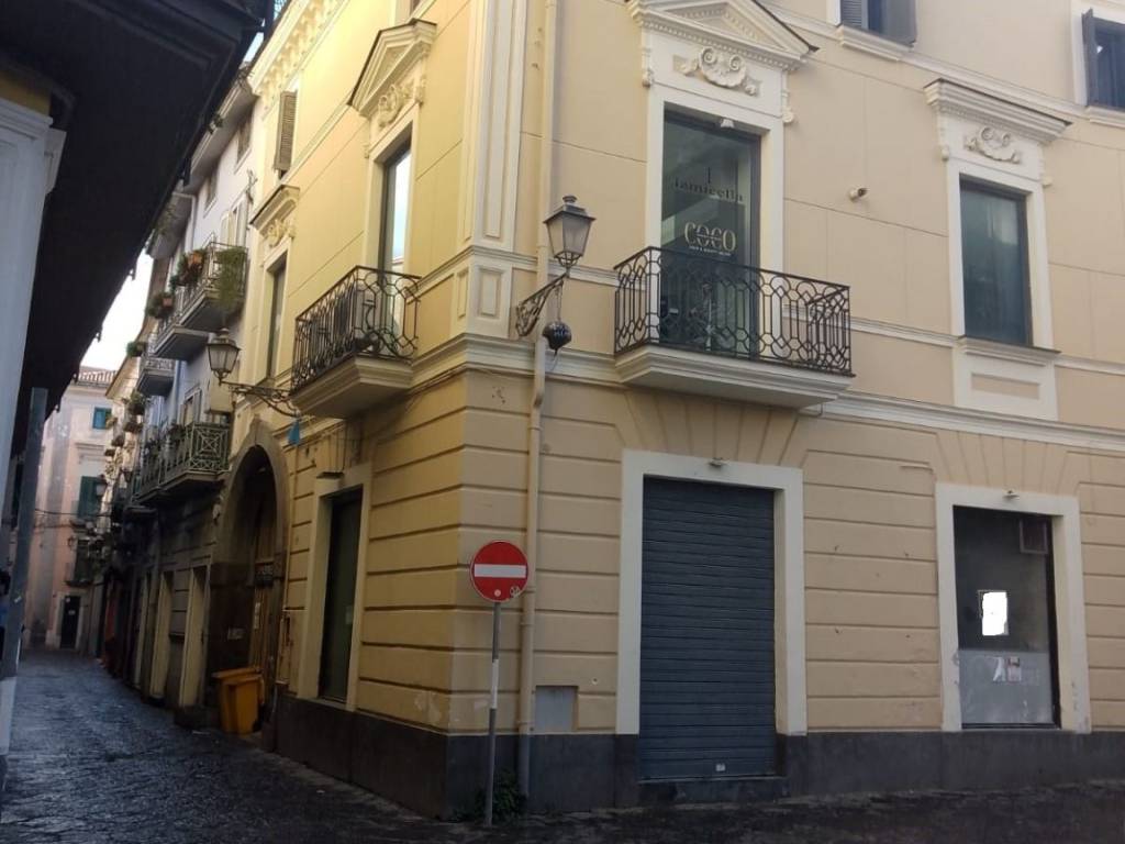 negozio in vendita ad Aversa in zona Centro Città