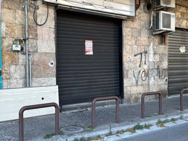 negozio in vendita ad Aversa