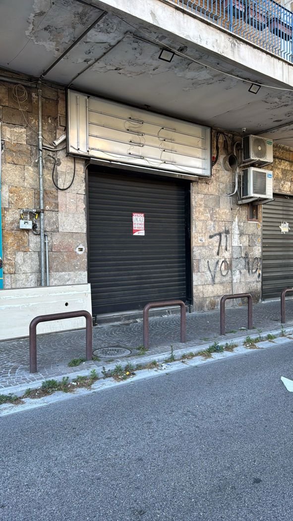 negozio in vendita ad Aversa