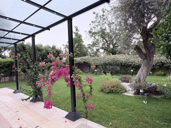 casa indipendente in vendita ad Aversa