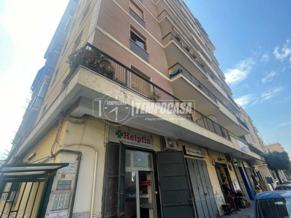 negozio in vendita ad Aversa