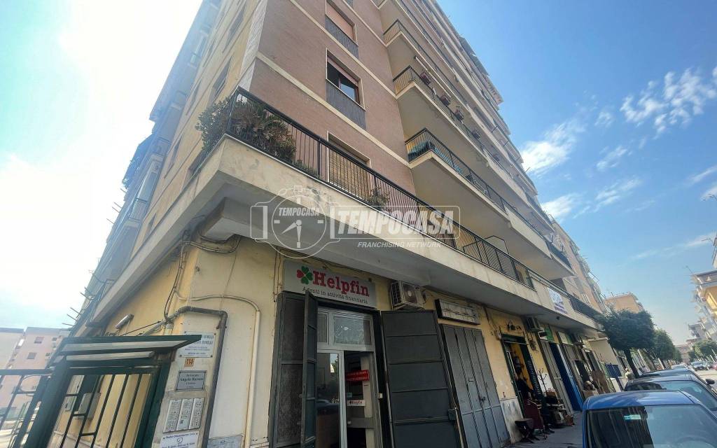 negozio in vendita ad Aversa
