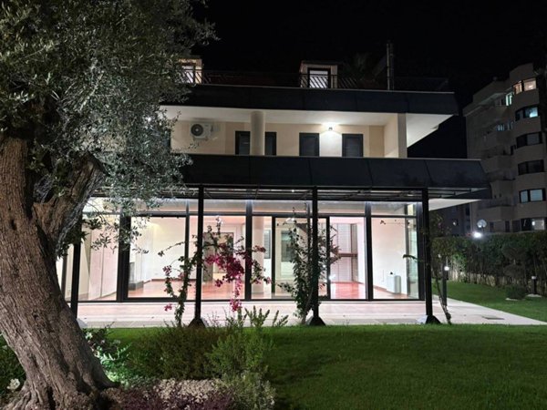 casa indipendente in vendita ad Aversa in zona Centro Città