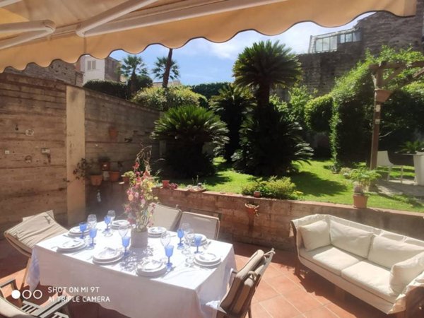 intera palazzina in vendita ad Aversa in zona Centro Città