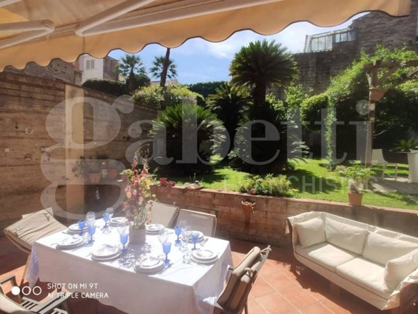 intera palazzina in vendita ad Aversa in zona Centro Città