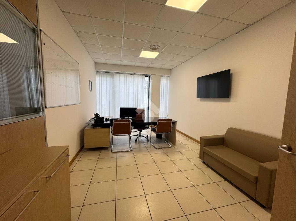 ufficio in vendita ad Aversa