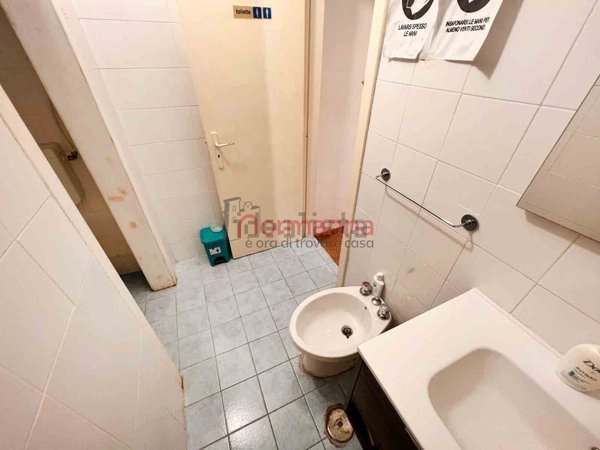 locale commerciale in vendita ad Aversa