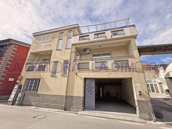 intera palazzina in vendita ad Aversa in zona Centro Città
