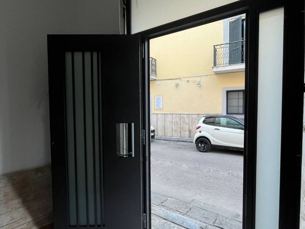 negozio in vendita ad Aversa in zona San Paolo