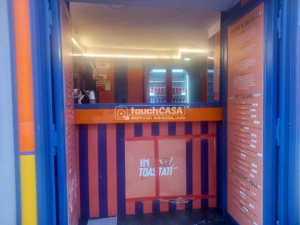 negozio in vendita ad Aversa in zona Centro Città