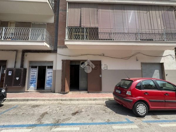 locale commerciale in vendita ad Aversa in zona Centro Città