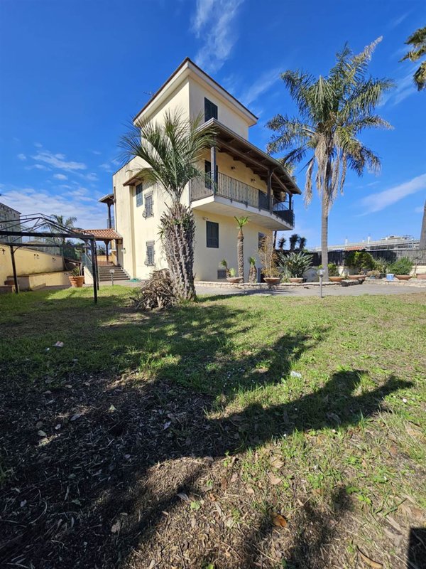 casa indipendente in vendita ad Aversa