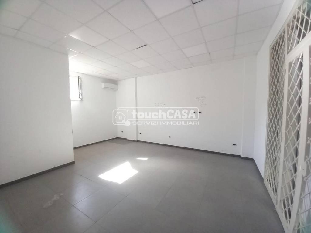 locale commerciale in vendita ad Aversa