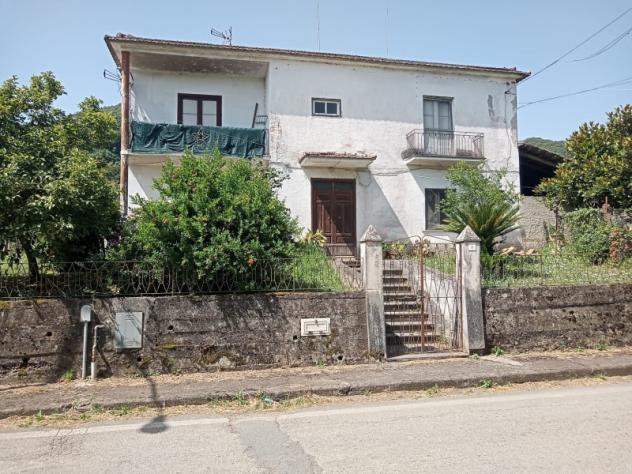 casa indipendente in vendita a Baia e Latina in zona Latina