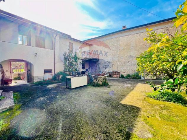 casa indipendente in vendita a Baia e Latina in zona Contra