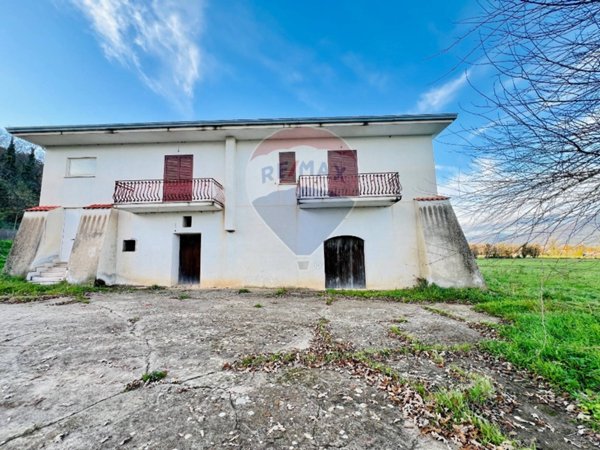 casa indipendente in vendita a Baia e Latina