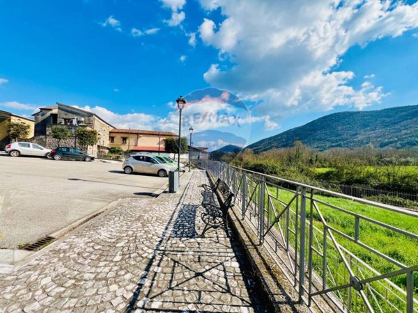 casa indipendente in vendita a Baia e Latina in zona Contra