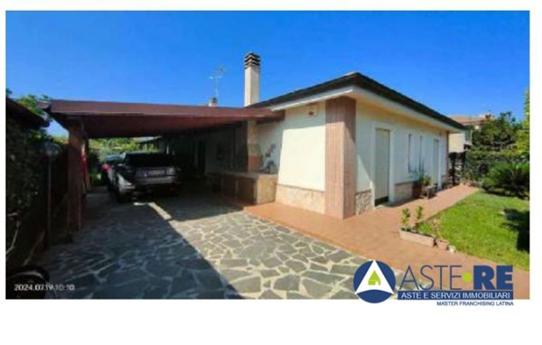 casa indipendente in vendita a Baia e Latina in zona Latina