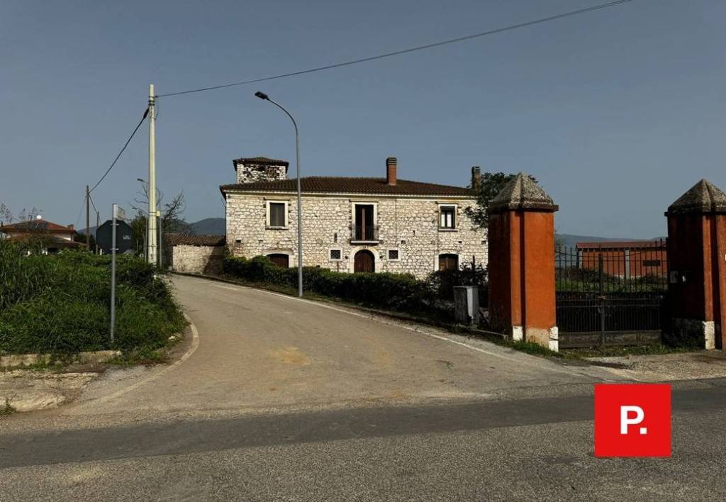casa indipendente in vendita a Baia e Latina in zona Latina