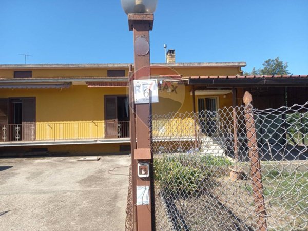 casa indipendente in vendita a Baia e Latina