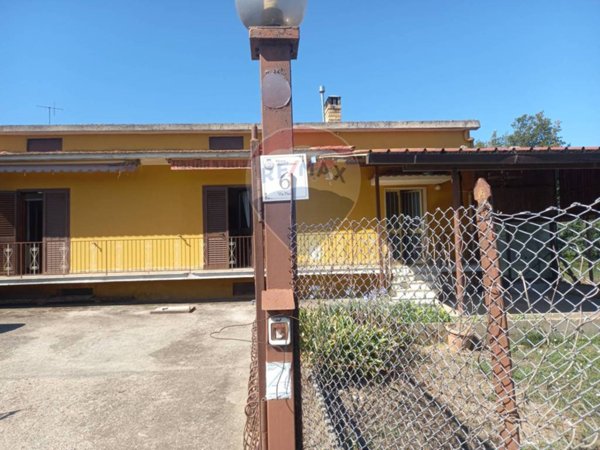 casa indipendente in vendita a Baia e Latina