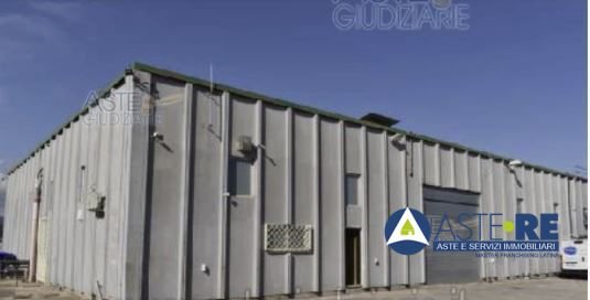 capannone in vendita a Baia e Latina in zona Latina