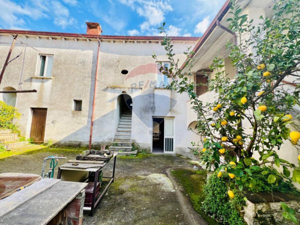 casa indipendente in vendita a Baia e Latina