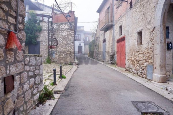 casa indipendente in vendita a Baia e Latina in zona Latina