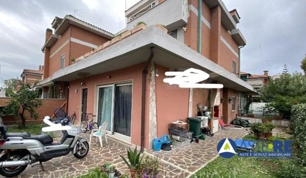 casa indipendente in vendita a Baia e Latina in zona Latina