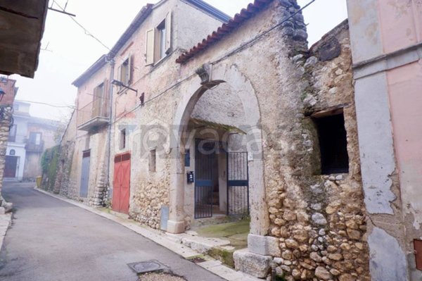 casa indipendente in vendita a Baia e Latina in zona Latina