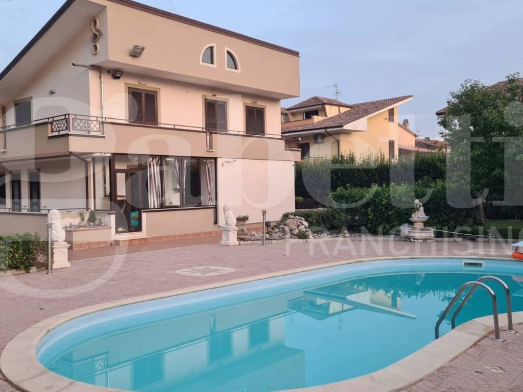 casa indipendente in vendita a Bellona