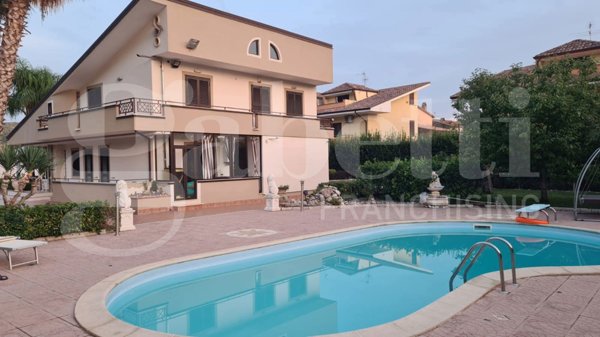 casa indipendente in vendita a Bellona