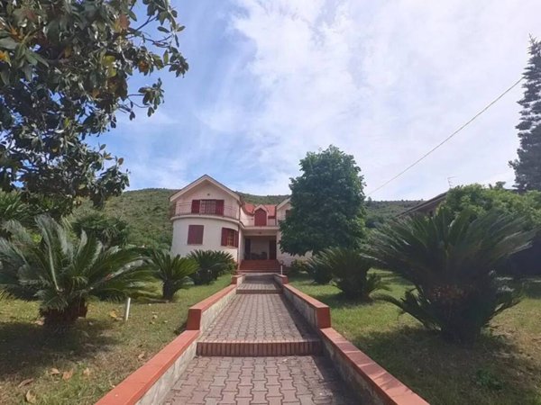 casa indipendente in vendita a Bellona