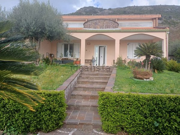 casa indipendente in vendita a Bellona