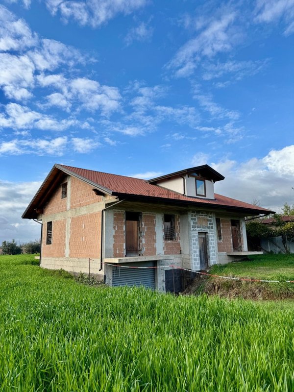 casa indipendente in vendita a Bellona