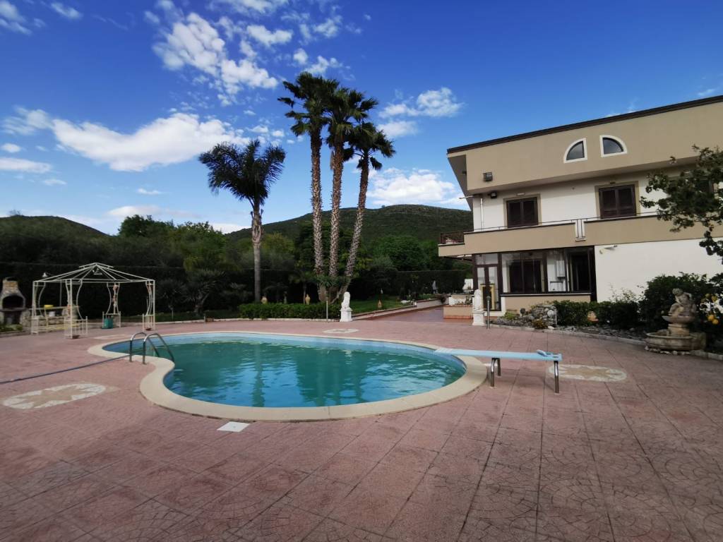 casa indipendente in vendita a Bellona
