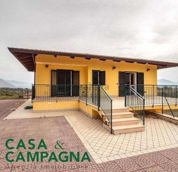 casa indipendente in vendita a Caianello