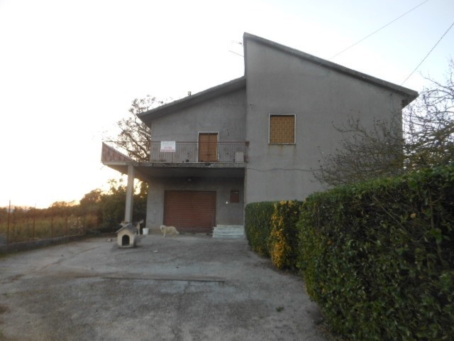 casa indipendente in vendita a Caianello in zona Montano