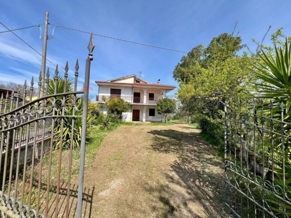 casa indipendente in vendita a Caianello in zona Santa Lucia