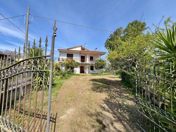 casa indipendente in vendita a Caianello in zona Santa Lucia