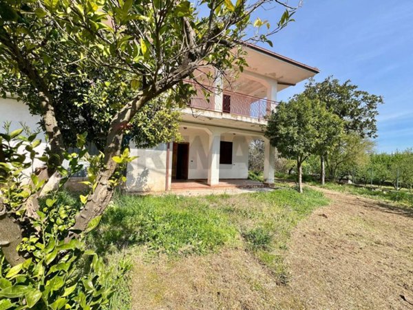 casa indipendente in vendita a Caianello in zona Santa Lucia
