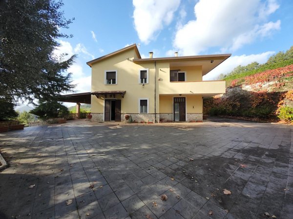 casa indipendente in vendita a Caiazzo