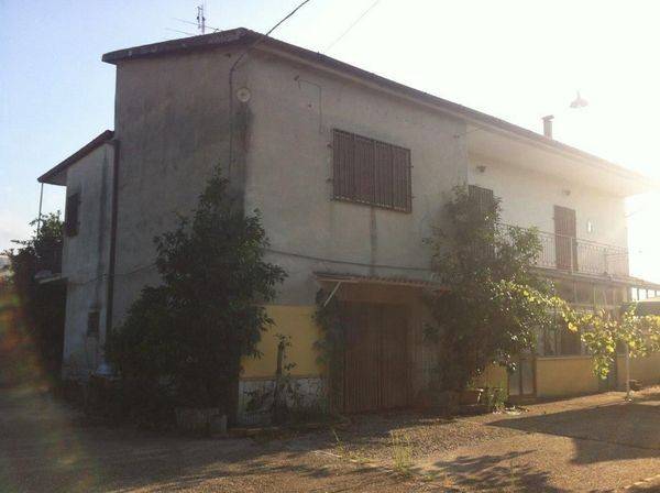 casa indipendente in vendita a Caiazzo