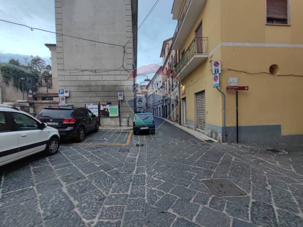 locale commerciale in vendita a Caiazzo