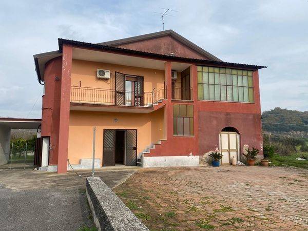 casa indipendente in vendita a Caiazzo