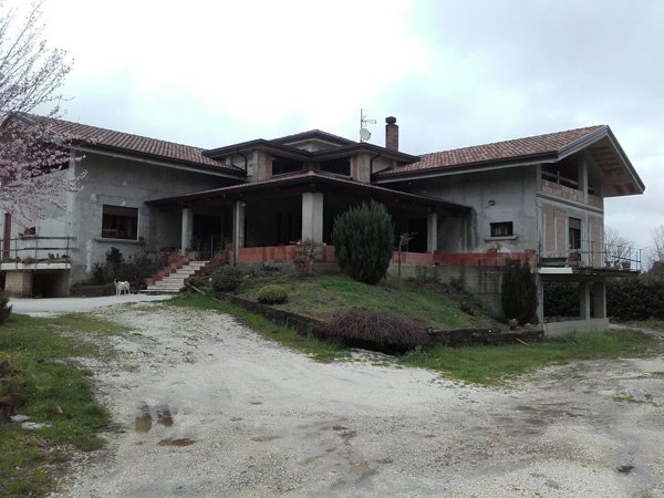 casa indipendente in vendita a Caiazzo