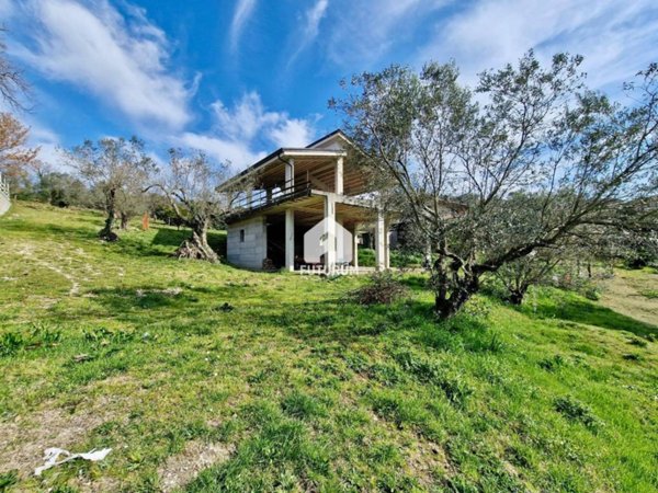 casa indipendente in vendita a Caiazzo